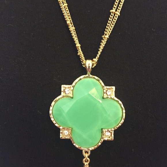 Beautiful 18” Necklace W/ Matching Dangle Earrings - Picture 2 of 8